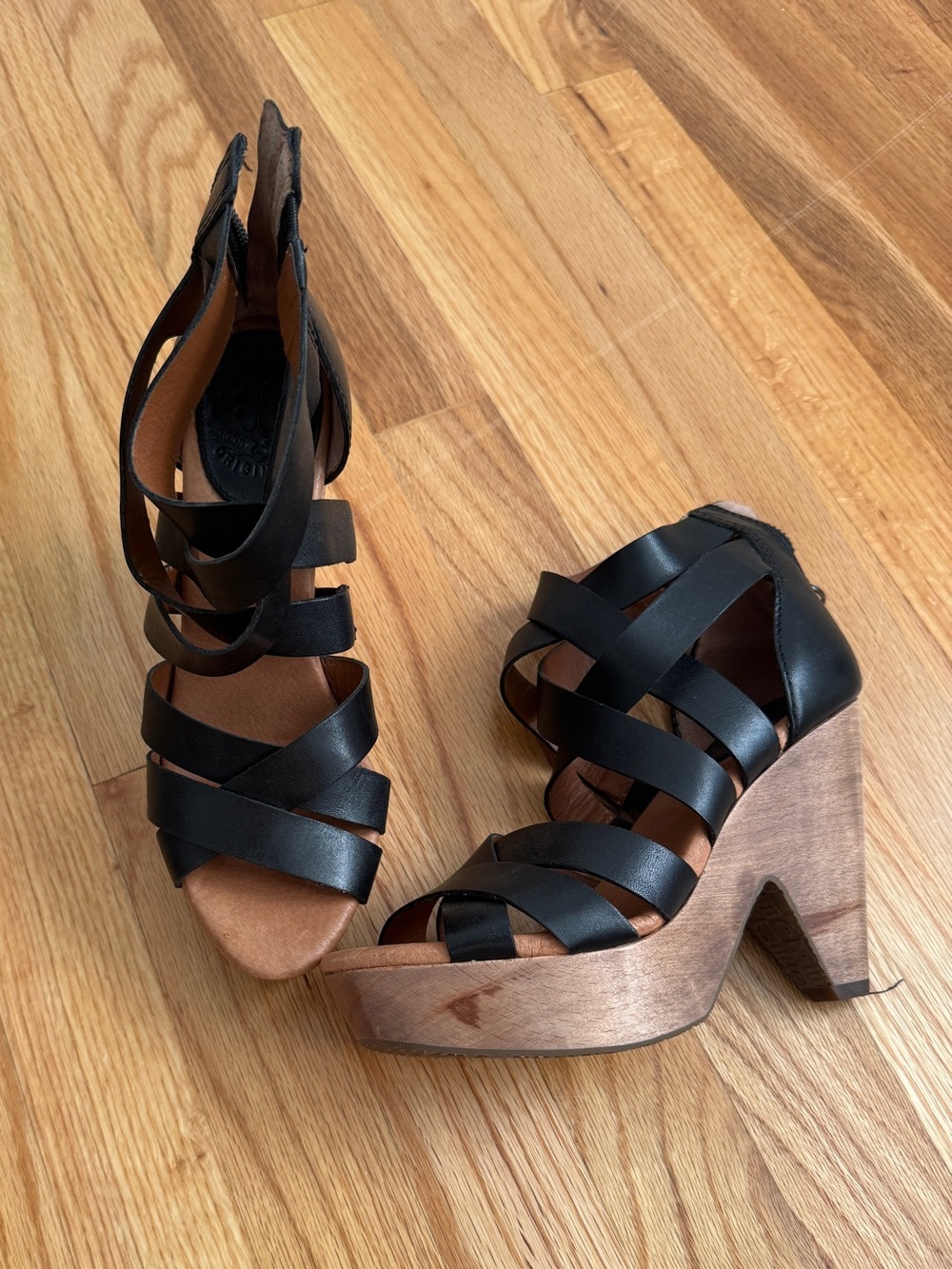 Lucky Brand size 6 Black Strappy Leather Platform Sandals
